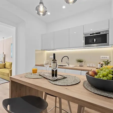 Giardini M * بولا